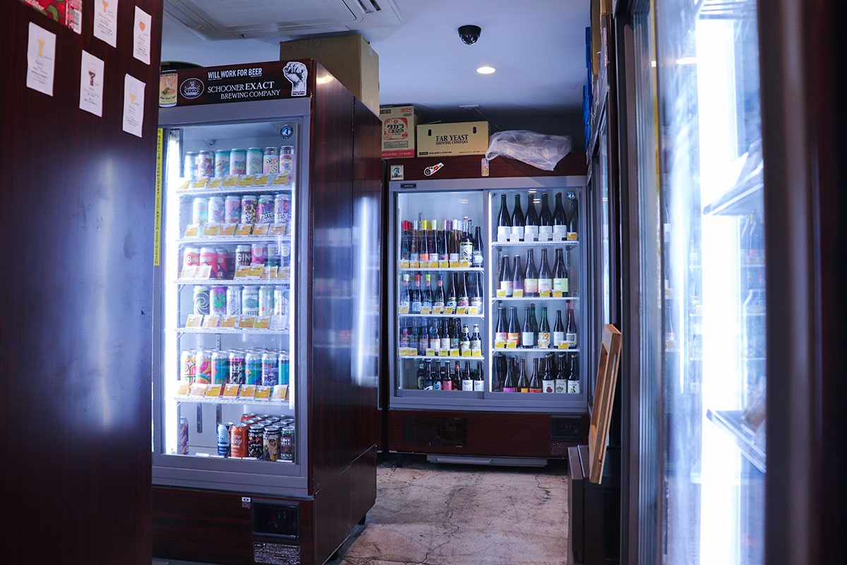 クラフトビールを1000種類以上取り扱う「びあマ北千住」ボトルショップの冷蔵庫