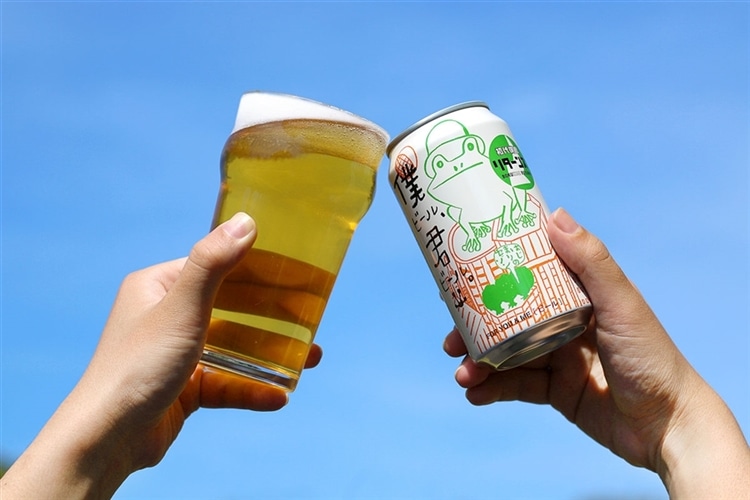 2023年6月27日に数量限定で発売する、初代パッケージの「僕ビール君ビール」の缶とグラスが映っている写真