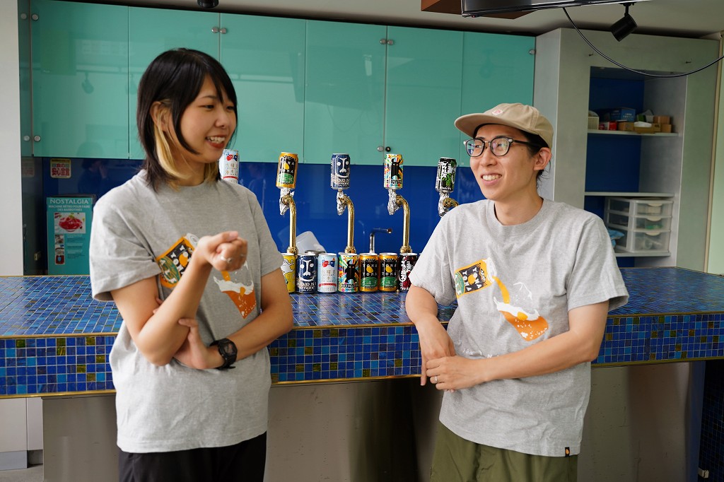 バレルフカミダス Batch No.61の開発担当のブルワーがみたとピーピーが談笑している写真