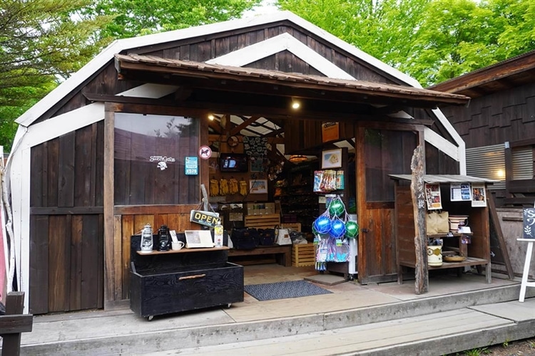 北軽井沢スウィートグラスの売店の外観