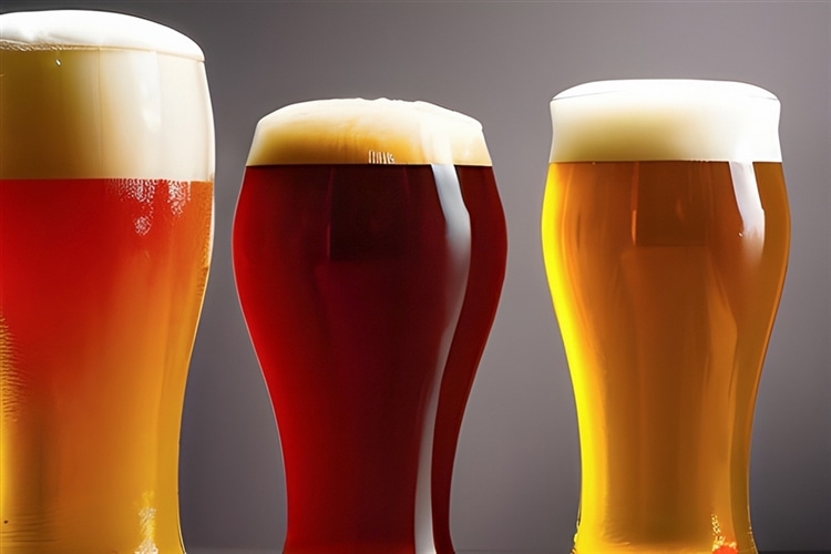 グラスに注がれた様々なクラフトビール３つ並んでいる画像