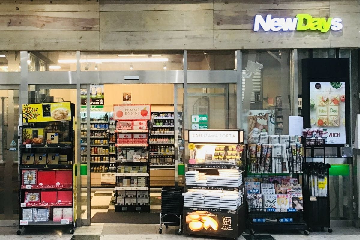 軽井沢駅構内にあるコンビニ、NewDaysミニ 軽井沢