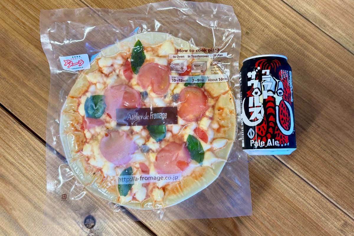 アメーラトマトとアンチョビピザ（アトリエドフロマージュ）とクラフトザウルス  ペールエール
