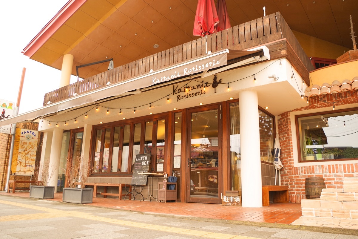 新軽井沢にあるローストチキンが美味しいお店、カスターニエ