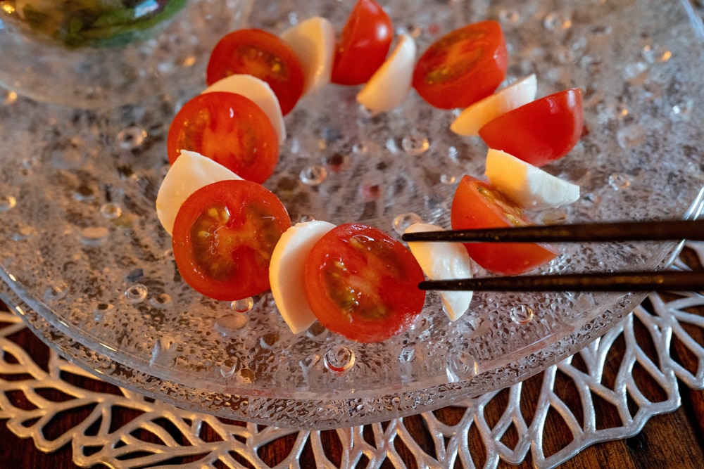 10分で3品も！ 簡単だけど華やかな冷たい前菜盛り合わせプレート | よなよなエール公式ウェブサイト「よなよなの里」