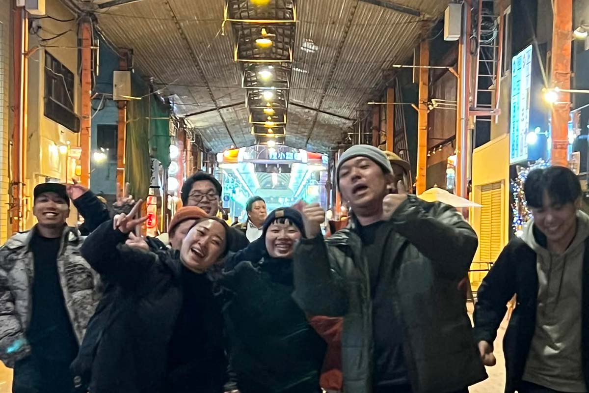 狸小路で飲み歩いているときの写真