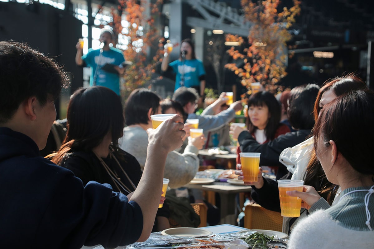 そらとしば宴2024秋乾杯の様子