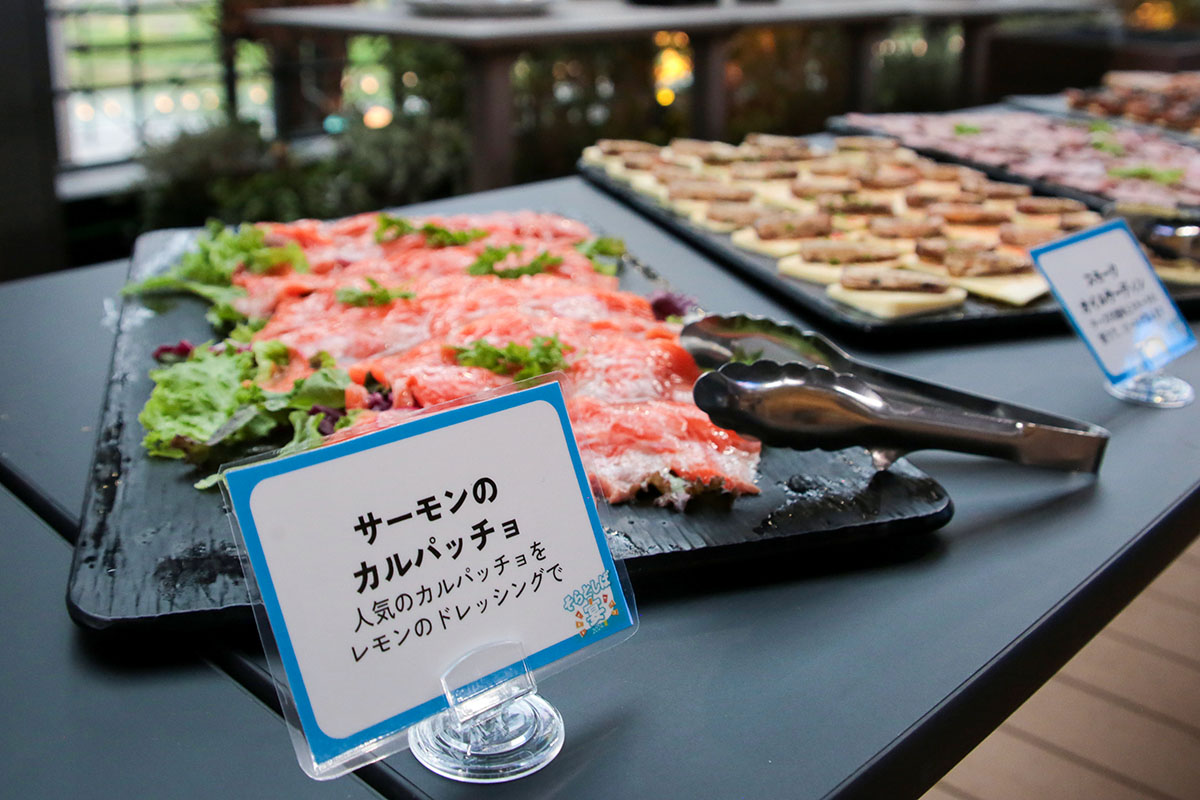そらとしば宴に出てきた「サーモンのカルパッチョ」の写真