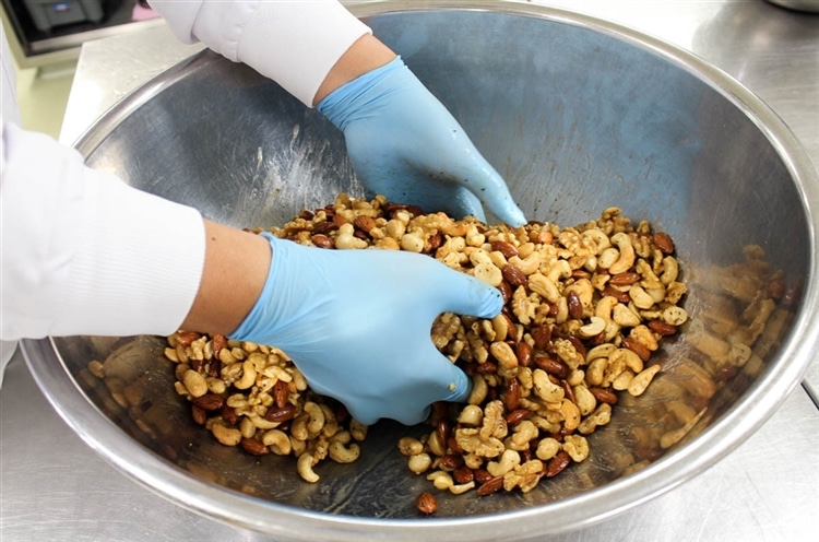 よなよなビアライズ開業に向けて「究極のおつまみナッツ」共同開発