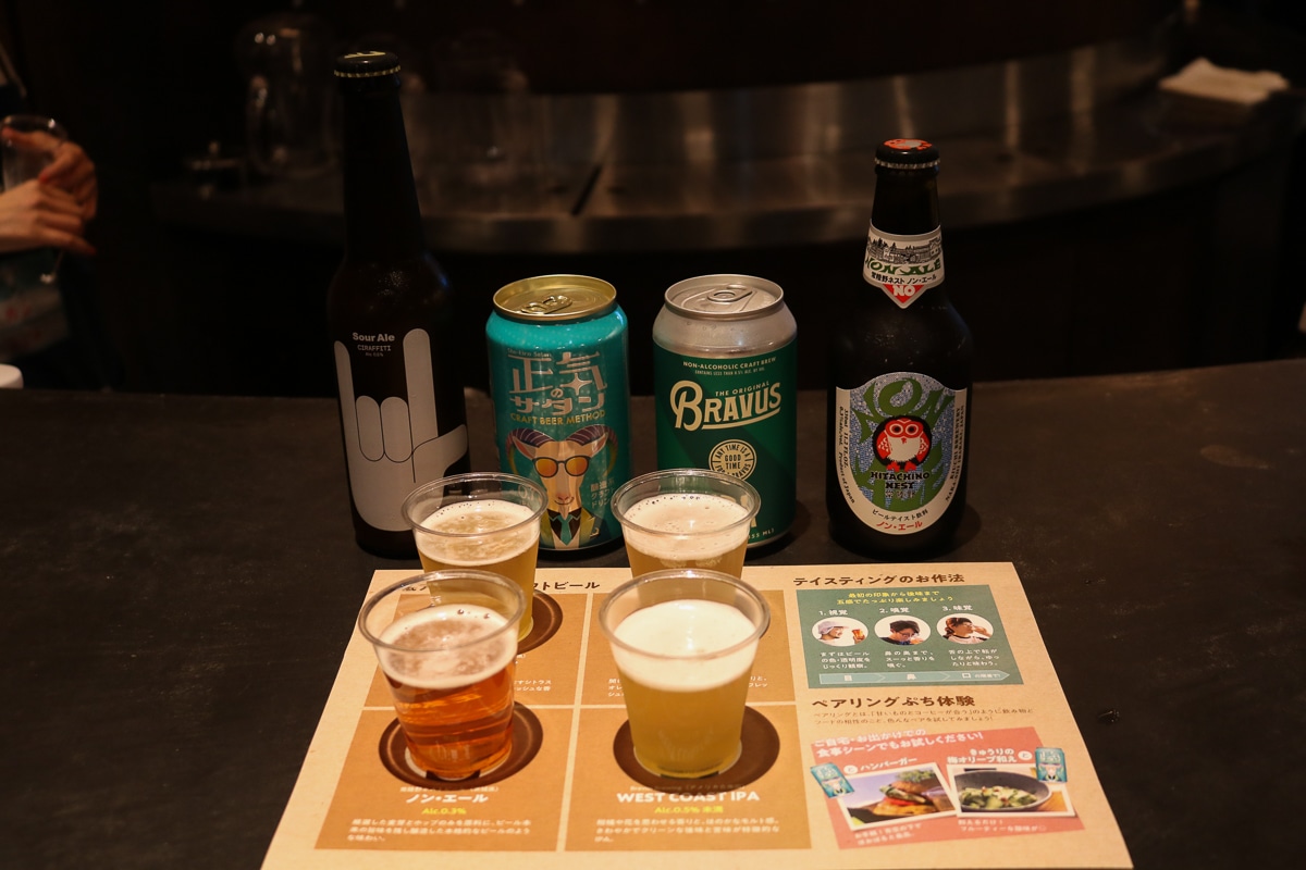 ほど酔い宴の低アルコール飲料4種のみ比べ体験のビールが並んでいる様子。左からsour ale（シラフィティ）、正気のサタン（ヤッホーブルーイング）、WEST COAST IPA（BRAVUS ）、ノン・エール（常陸野ネストビール）