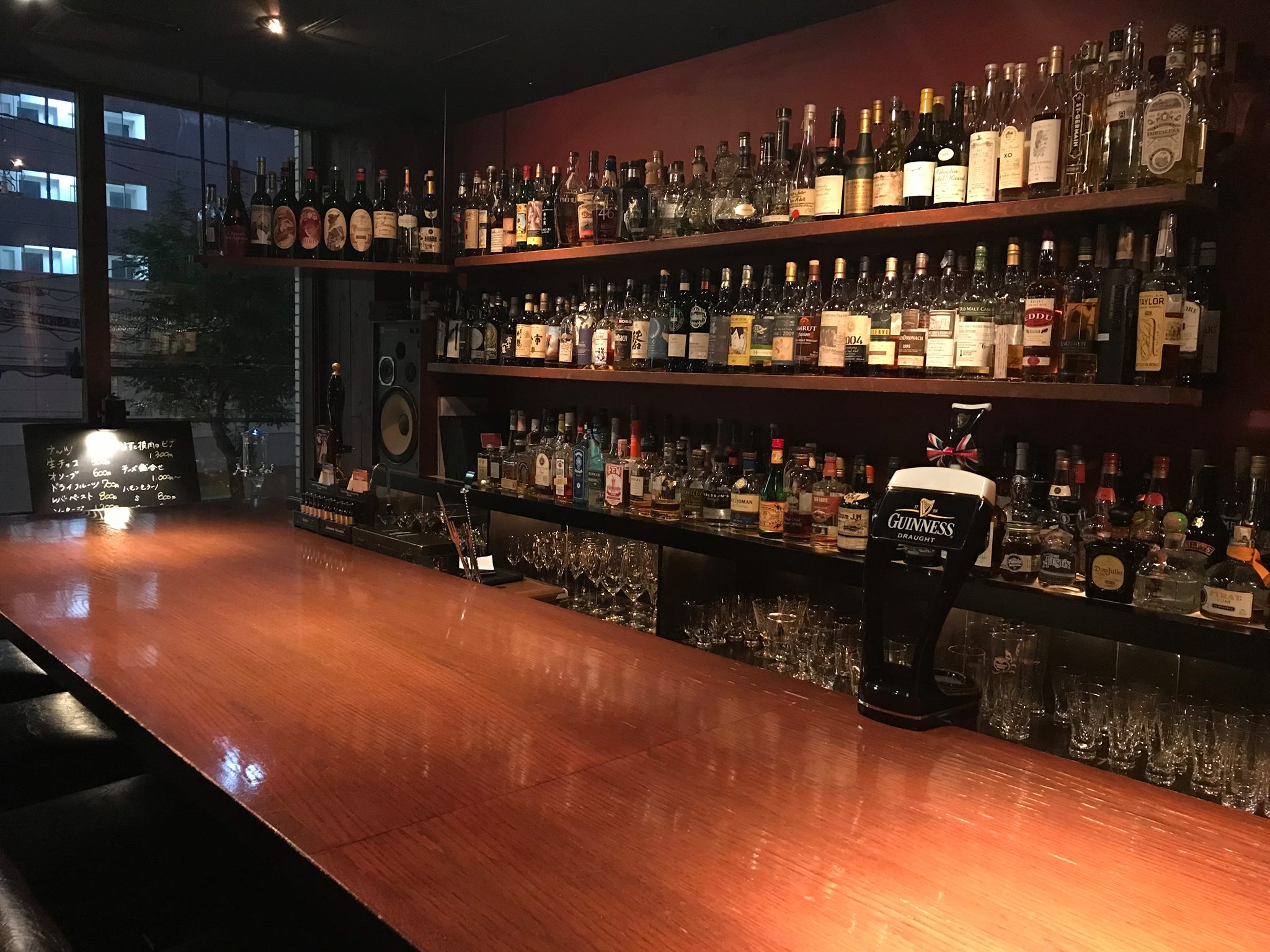 札幌・琴似の「Bar Diversion」に来たらよなよなリアルエールを一杯。