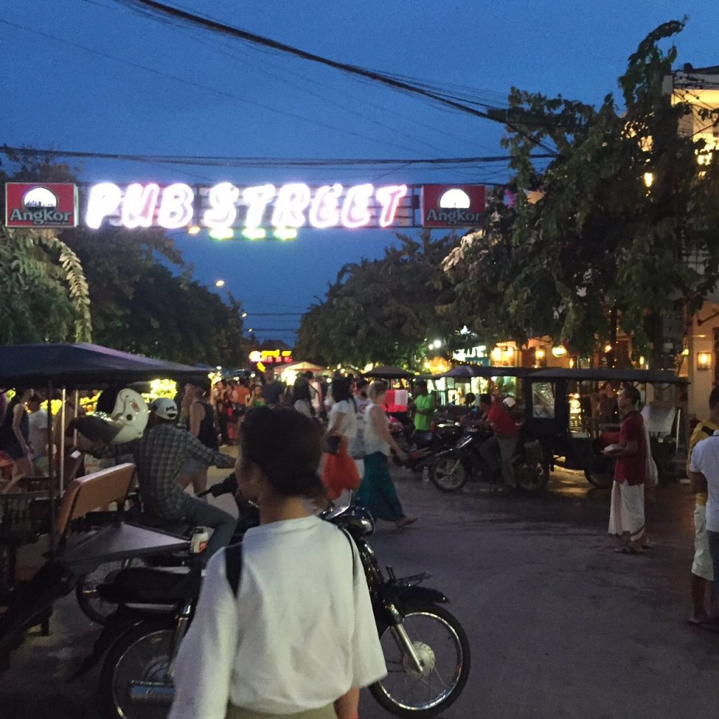 カンボジアの「パブ・ストリート」