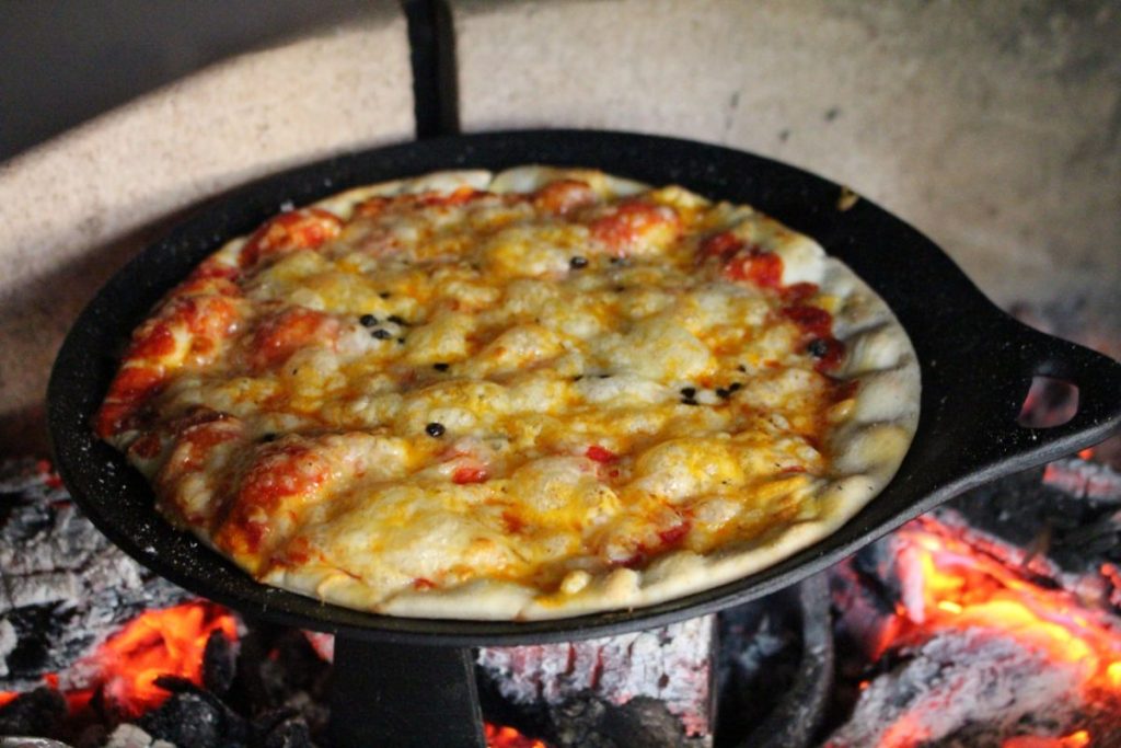 薪ストーブで作るピザ